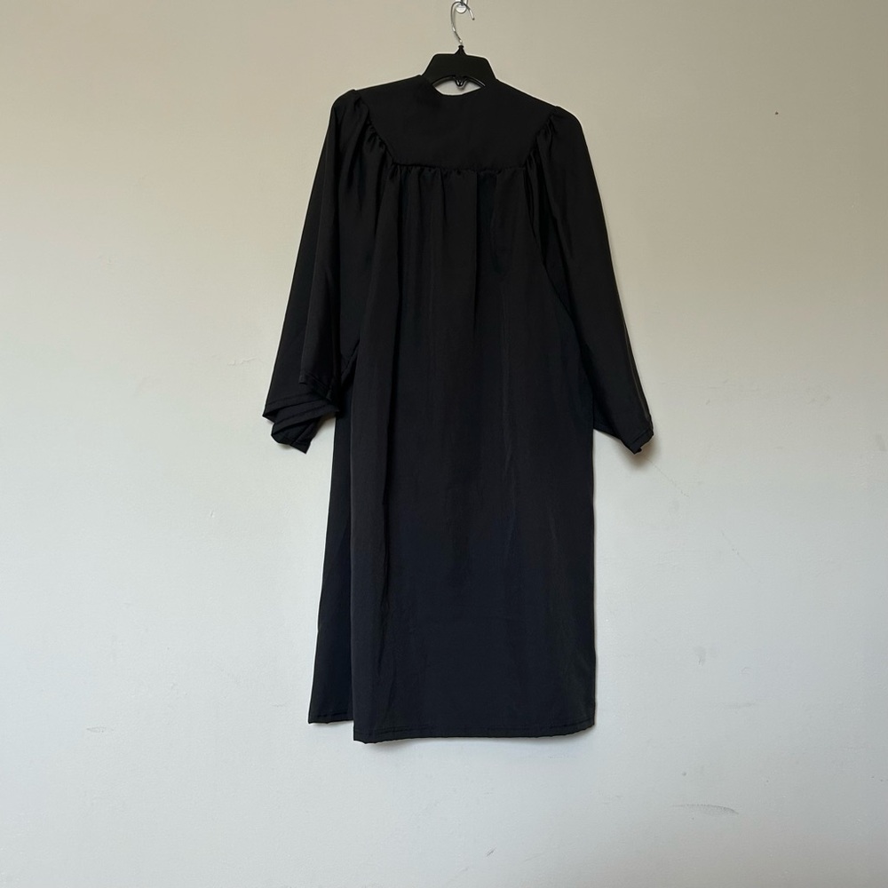 Oak Hill Green Weaver Black Graduation Cap & Gown Size 5'0" - 5'2" - Picture 2 of 3
